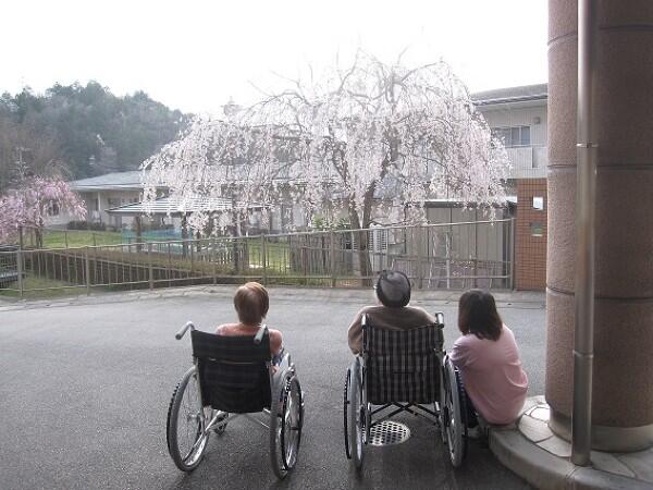 老人保健施設はぎの里2号館（夜勤専従）の介護福祉士求人メイン写真3