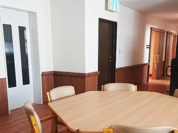 住宅型有料老人ホーム 東住吉すみれビレッジ（常勤）の介護職求人メイン写真2