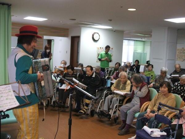 老人保健施設 平野新生苑（常勤）の介護福祉士求人メイン写真3