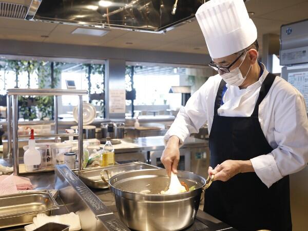 東京都江東区白河の大手ビジネスホテル内厨房（パート）の調理補助求人メイン写真1