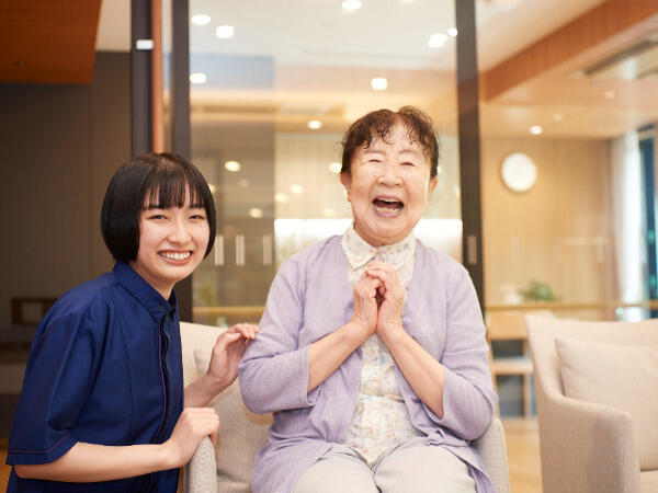 介護付有料老人ホーム チャームスイート神戸北野（常勤）の介護職求人メイン写真1