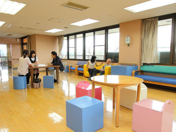 介護老人保健施設　南面（夜勤専従/パート）の介護職求人メイン写真2