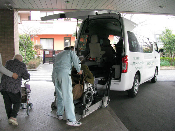 介護老人保健施設 都筑ハートフルステーション（パート）の送迎ドライバー求人メイン写真3