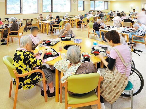 介護老人保健施設　ハーモニー（夜専/パート）の介護福祉士求人メイン写真3