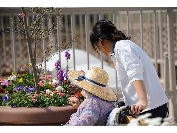 特別養護老人ホームパークレジデンス（パート）の介護福祉士求人メイン写真1
