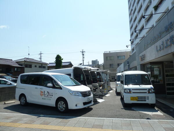 アスケア デイサービスセンター納屋橋（パート）の送迎ドライバー求人メイン写真4