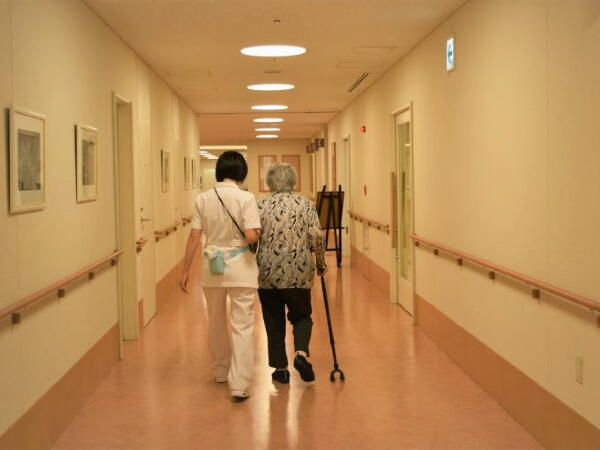 よみうりランド慶友病院（入浴介助および昼食介助 / パート）の介護職求人メイン写真2