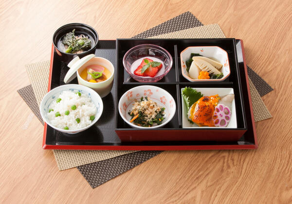 あいな清和苑(厨房/常勤)の調理師/調理員求人の写真