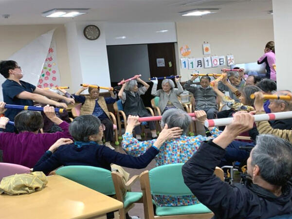 住宅型有料老人ホーム 幸 PREMIUM 高槻西冠(常勤)の介護職求人の写真