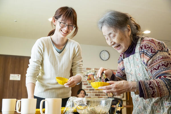 愛の家グループホーム 鳩山(契約社員)の介護福祉士求人の写真