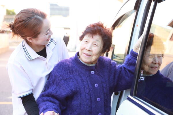 デイサービスステーションひまわり（パート）の送迎ドライバー求人の写真