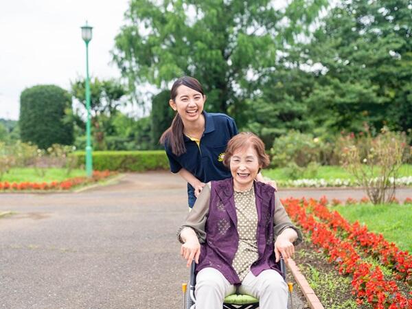 ALSOK介護 グループホーム みんなの家・花畑２（夜勤専任/パート）の介護福祉士求人メイン写真1