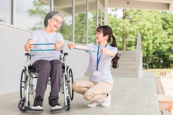 あけぼのデイサービスまごころ館 桜新町（機能訓練指導員/パート）の理学療法士求人の写真