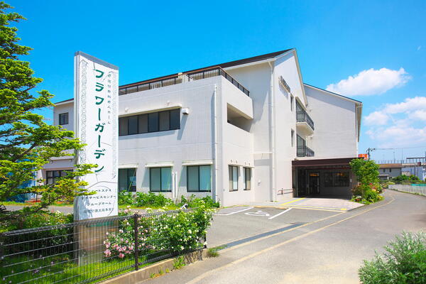 介護付有料老人ホームフラワーガーデン（常勤） の看護師求人の写真