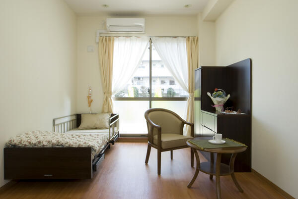 住宅型有料老人ホーム エクセルシオール湘南台（夜勤専従/パート） の介護職求人の写真