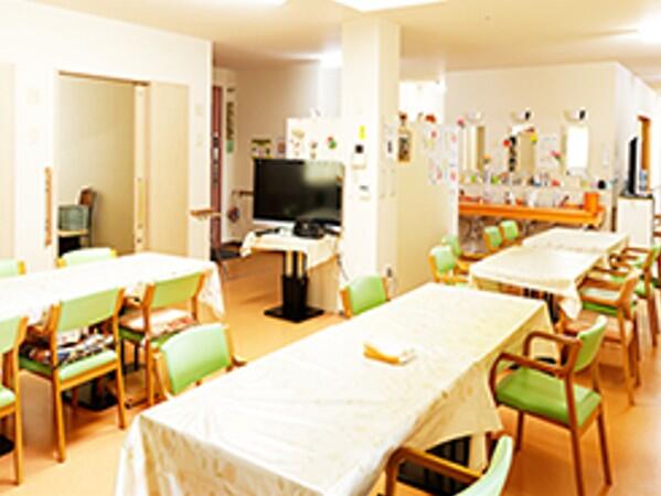 住宅型有料老人ホーム フレンドハウスさんさん（夜勤専従/パート）の介護職求人メイン写真2