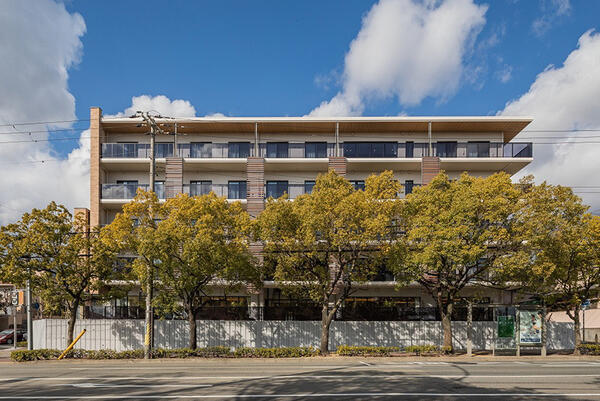 介護付有料老人ホーム チャームプレミア御影（週休3日も選択OK/正社員）の介護福祉士求人メイン写真2