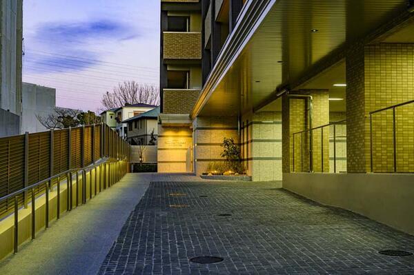 介護付有料老人ホーム チャームスイート千里津雲台（週休3日も選択OK/正社員）の介護職求人メイン写真2