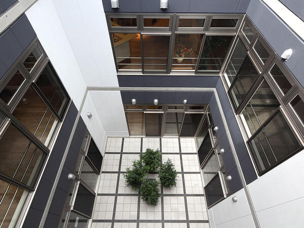 介護付有料老人ホーム チャーム尼崎東園田（週休3日も選択OK/正社員）の介護福祉士求人メイン写真2