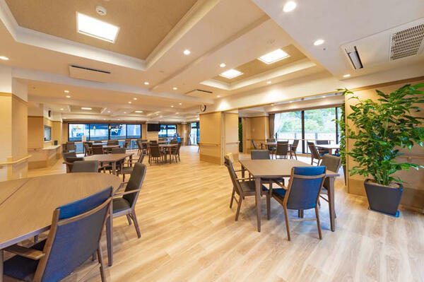 介護付有料老人ホーム チャームスイート千里津雲台（週休3日も選択OK/正社員）の介護職求人メイン写真3