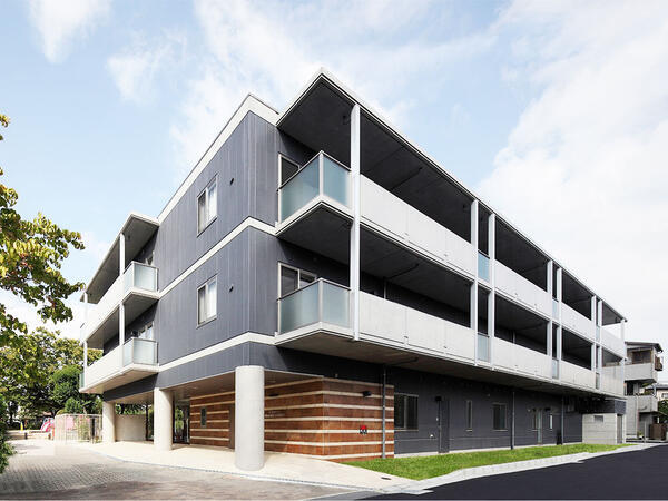 介護付有料老人ホーム チャーム尼崎東園田（週休3日も選択OK/正社員）の介護職求人の写真