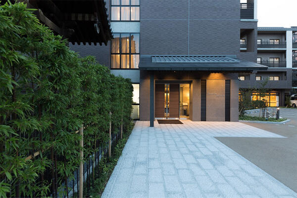 介護付有料老人ホーム チャームスイート京都立本寺（週休3日も選択OK/正社員）の介護福祉士求人メイン写真2