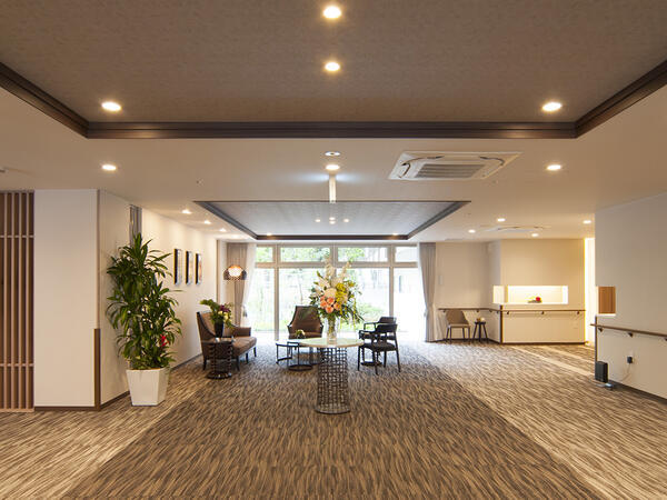 介護付有料老人ホーム チャームスイート仁川（週休3日も選択OK/正社員）の介護職求人メイン写真3