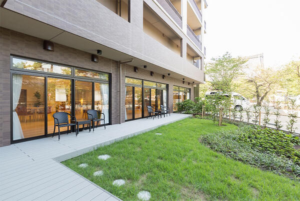 介護付有料老人ホーム チャームスイート京都立本寺（週休3日も選択OK/正社員）の介護福祉士求人メイン写真3