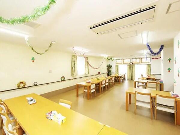 介護付有料老人ホーム れんげハイツ長居公園（夜勤専従パート）の介護福祉士求人メイン写真2