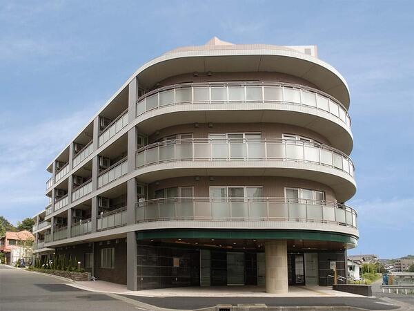 介護付有料老人ホーム グランケアあざみ野（営繕・ドライバー/契約社員）の送迎ドライバー求人の写真