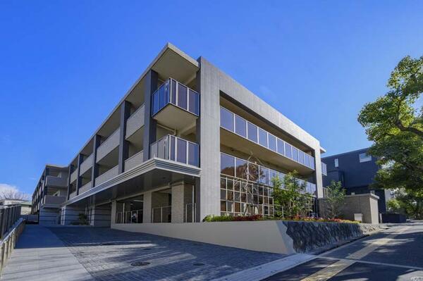 介護付有料老人ホーム チャームスイート千里津雲台（週休3日も選択OK/正社員）の介護職求人の写真