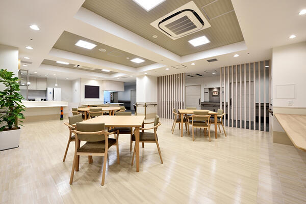 介護付有料老人ホーム チャーム南田辺（週休3日も選択OK/正社員）の介護職求人メイン写真4