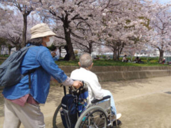 介護付有料老人ホーム クルーヴクルーヴ布施（常勤）の介護職求人メイン写真4