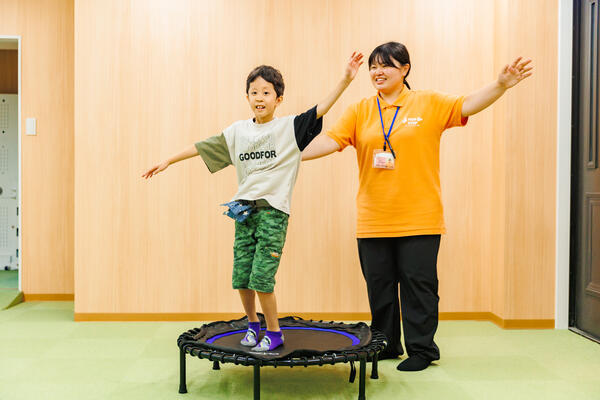 ホップステップ新川崎校(常勤)の保育士求人サブ写真2