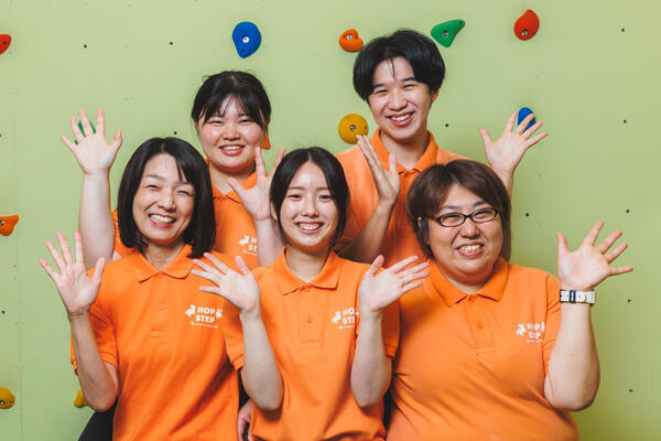 ホップステップ放課後等デイサービス新城校（パート）の送迎ドライバー求人メイン写真3