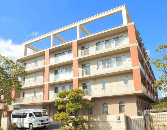 介護老人保健施設ケアヴィラ宝塚（常勤）の介護職求人の写真