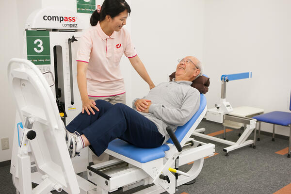 レッツ倶楽部八王子(リハビリトレーナー/パート)の准看護師求人の写真