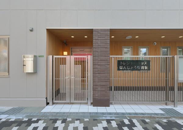 トレジャーキッズほんじょう保育園（常勤）の保育士求人の写真