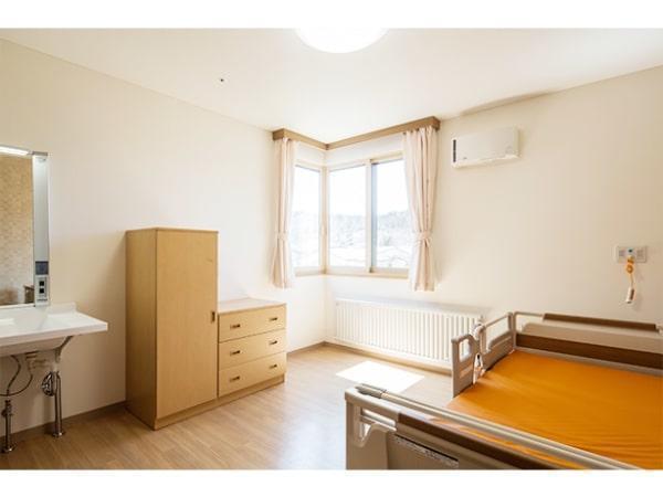 特別養護老人ホーム鶴の園（特定正職員/常勤）の看護師求人メイン写真4