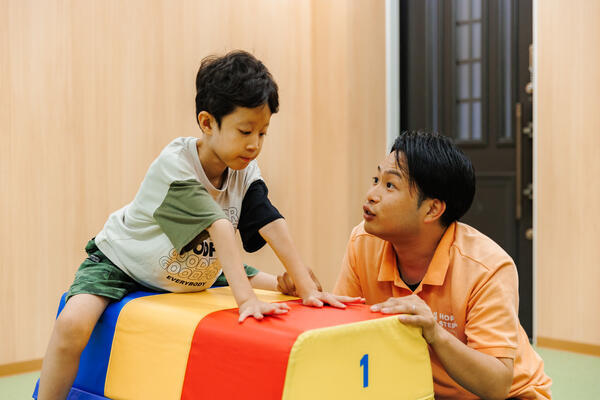 ホップステップ鶴見校 （児童指導員/常勤）の社会福祉士求人サブ写真2