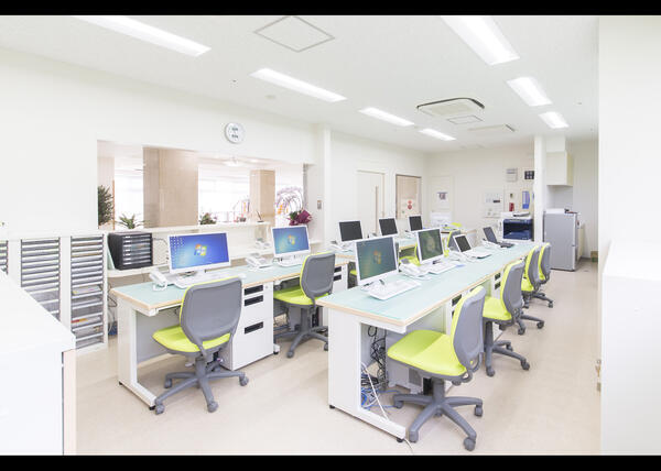 介護老人保健施設　葵の園・春日部（支援相談員/常勤）の社会福祉士求人メイン写真3