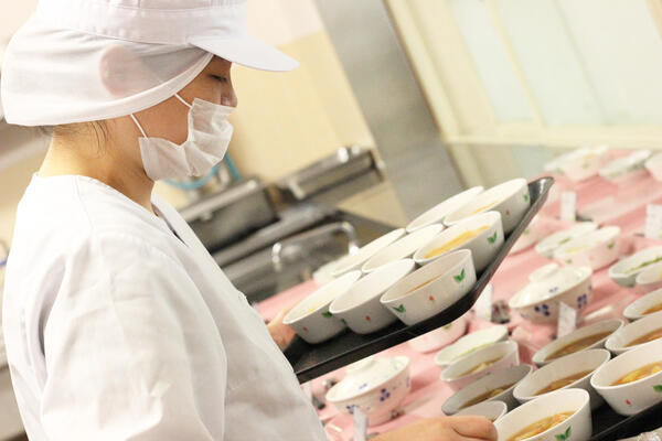 高齢者総合福祉施設 都祁すずらん苑（パート）の調理補助求人の写真