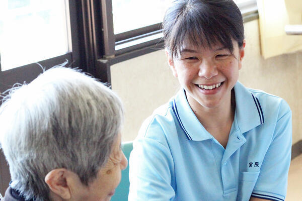 特別養護老人ホ ームつつじの丘（パート）の介護職求人の写真