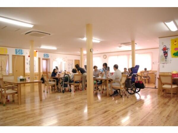 デイサービスセンターふぁみりぃ向東（パート）の介護職求人メイン写真2