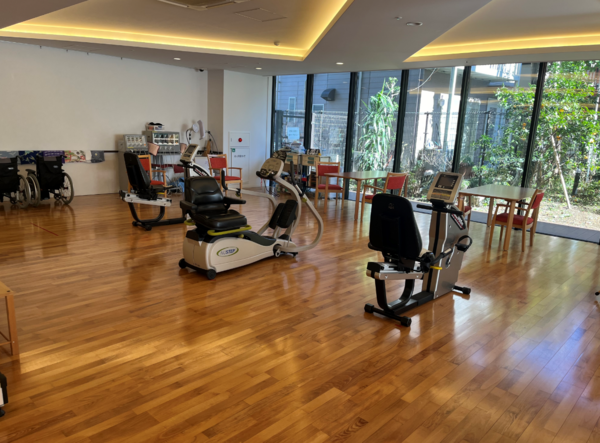 千壽介護老人保健施設(デイケア/常勤)の介護職求人サブ写真1