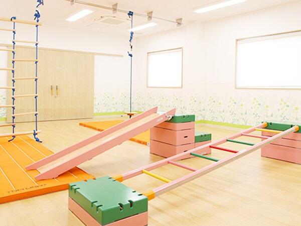 里童こころと育ちのクリニック 児童発達支援そわら（常勤）の保育士求人メイン写真2