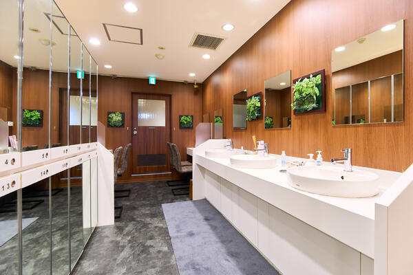 オザキクリニックLUXE新宿（パート）の看護師求人メイン写真2