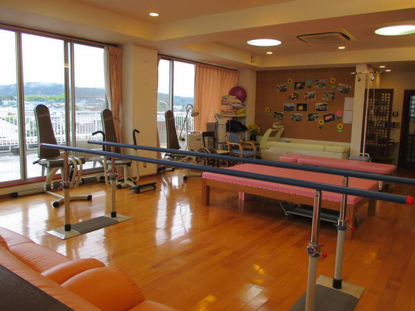 リハビリ特化型デイサービス よかとこ（パート）の介護福祉士求人メイン写真3