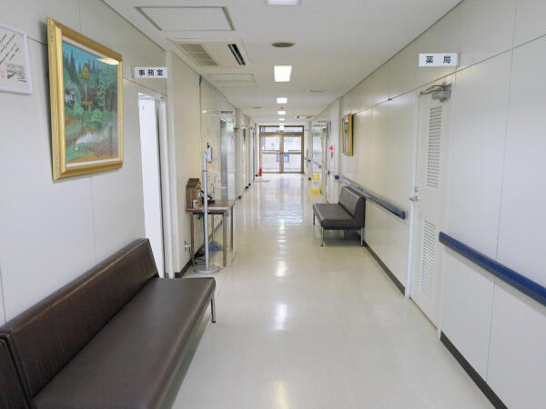 医療法人社団清愛会 七生病院（日勤常勤）の看護助手求人メイン写真3