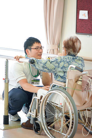 南大和老人保健施設 さくらぷらざ（常勤）の介護福祉士求人メイン写真2